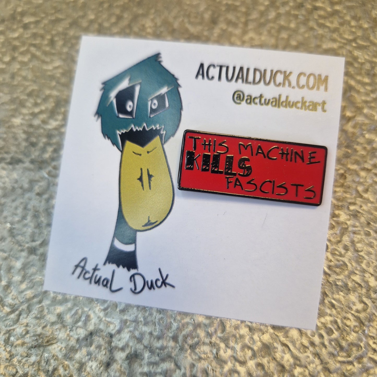 THIS MACHINE KILLS FASCISTS'